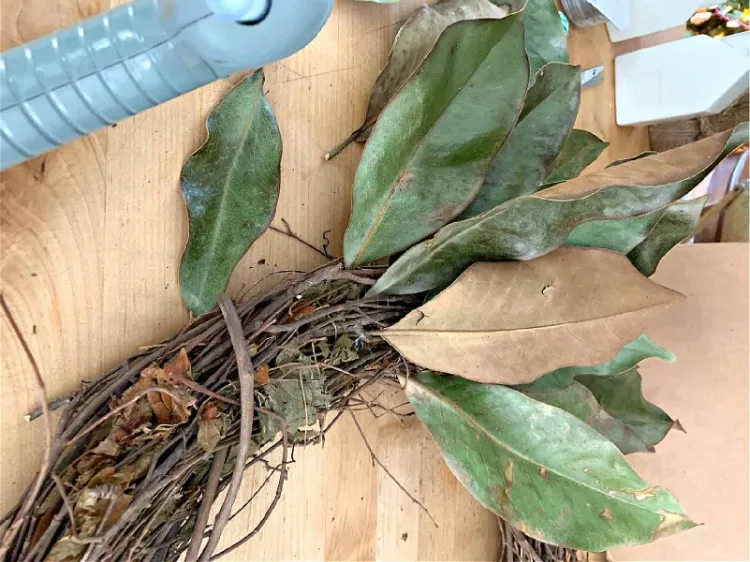 comment fabriquer des couronnes branchages feuilles de magnolia comme décoration