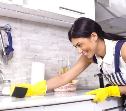 comment nettoyer l’huile de friture tache tenace éponge liquide vaisselle