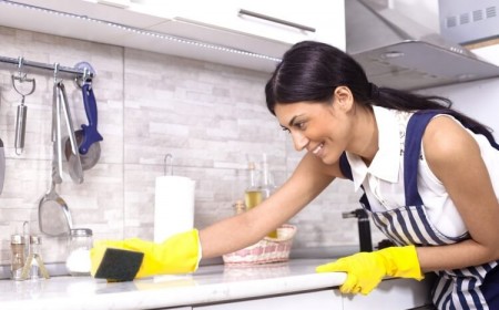 comment nettoyer l’huile de friture tache tenace éponge liquide vaisselle