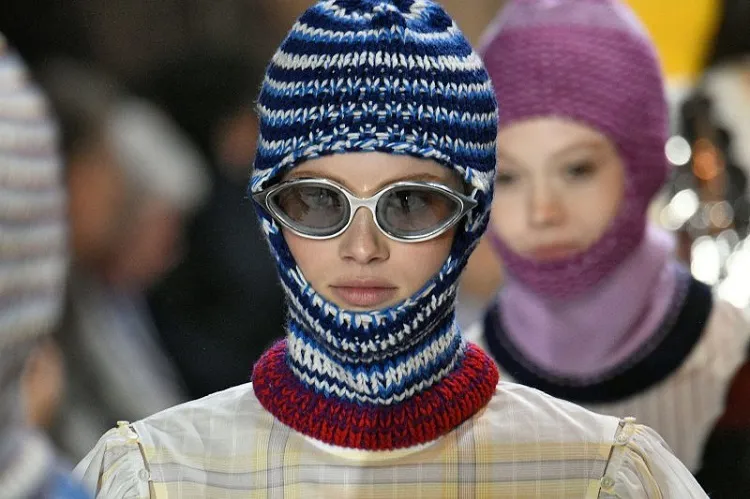 comment porter cagoule balaclava tricotée haute couture se réchauffer hiver