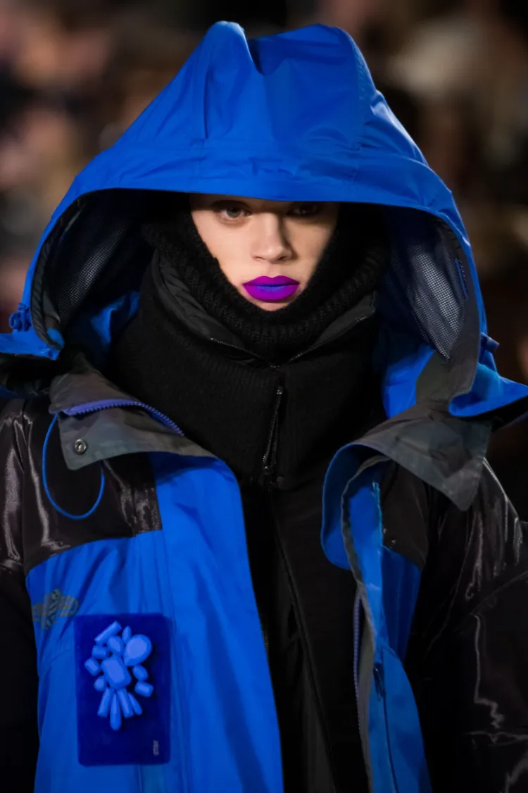 comment porter cagoule balaclava veste montagne avec capuche hiver 2022