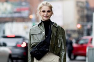 comment porter la veste en vinyle ce printemps 2022