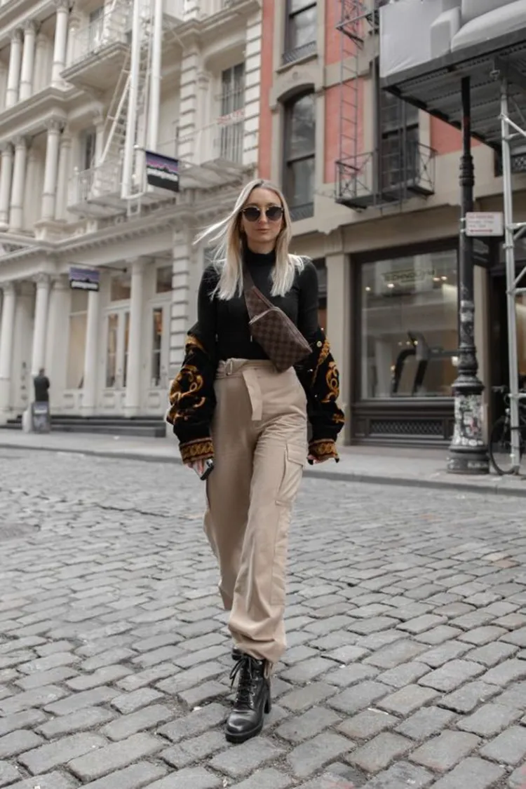 comment porter pantalons cargo femme beige tendance avec style classe hiver 2022