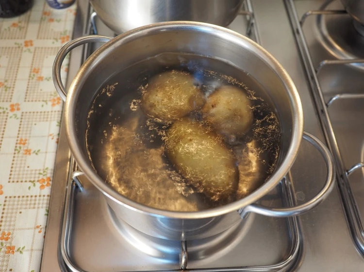 comment se resservir de l eau de cuisson des pommes de terre utilisations inattendues