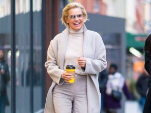 comment s’habiller tendance en 2022 après 50 ans tenues tendance mode femme 50 ans