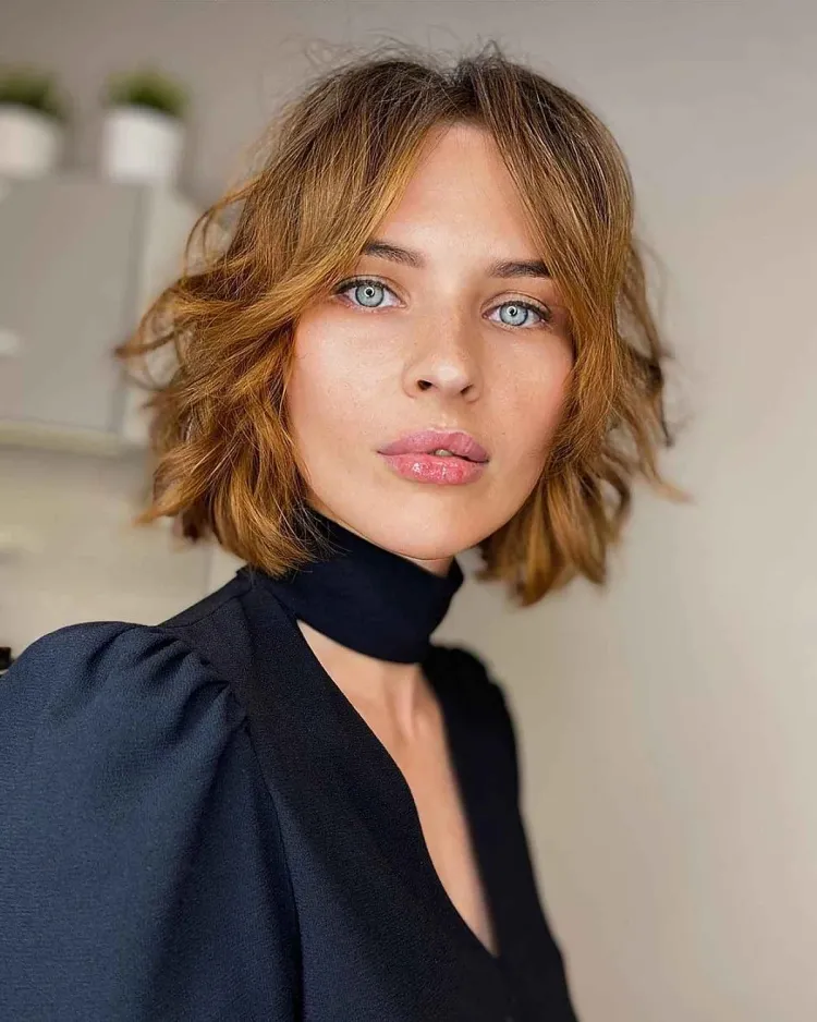 Short haircut for thin hair without a tight bob