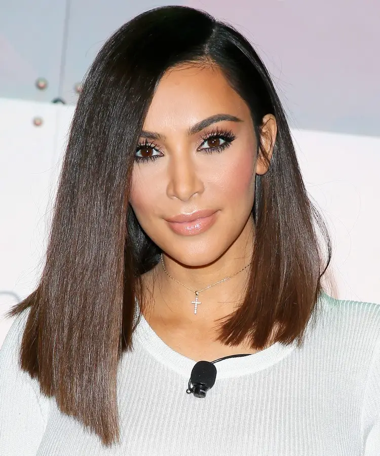coupe de cheveux carré asymétrique long Kim Kardashian coiffure tendance 2022