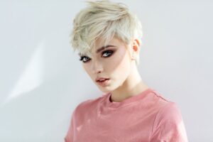 coupe de cheveux courte adopter 2022 idées originales célébrités