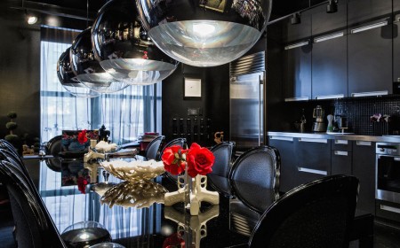 cuisine salle à manger chaises médaillon décoration noire gothique tendance