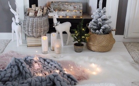 décoration janvier hygge blanc gris couverture grosse maille cerfs guirlande lumineuse