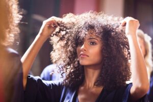 doit on se laver les cheveux avant une coloration trucs et astuces pour préparer ses cheveux avant de les colorer