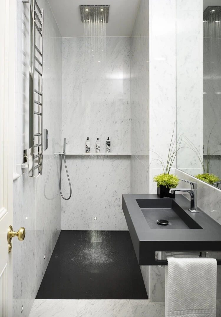 douche italienne moderne design minimaliste marbre et noir