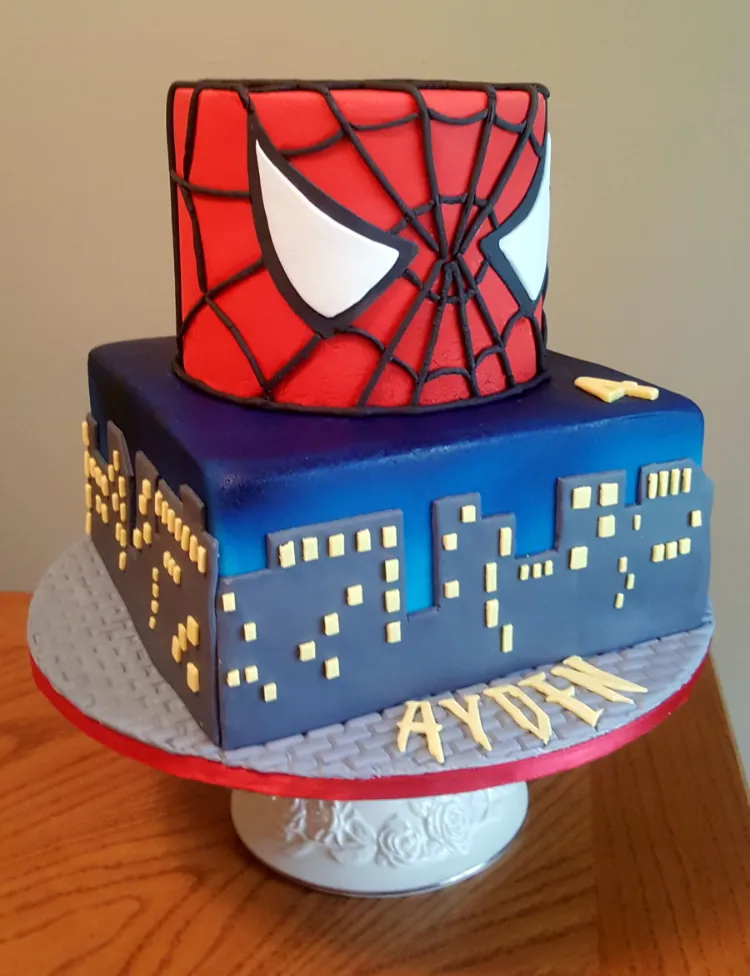 Tarta de cumpleaños infantil Spider-Man fiesta temática superhéroes marvel