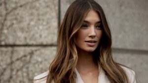 hair contouring cheveux chatain nuances ambrées effet soleil technique coloration tendance 2022