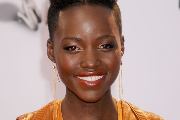 Coupe très courte femme 2022 inspirée des célébrités : 9 idées de