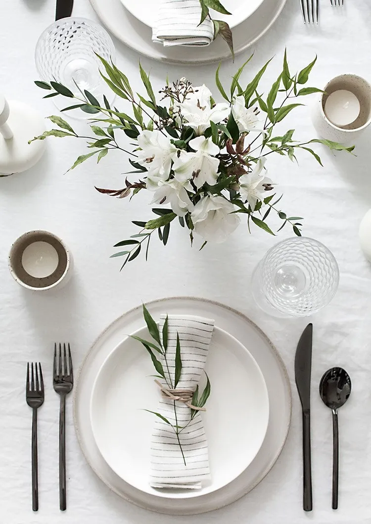 idea de decoración de mesa blanca para el día de san valentín 2022