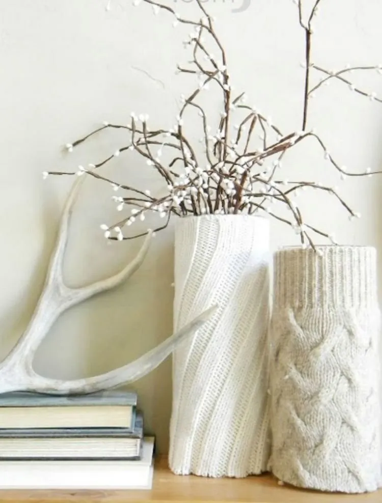 idées décoration hygge janvier 2022 blanc vases décorés tricot grosse maille