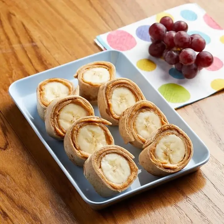 Original ideas for baby pancakes Rolls with almond and banana butter