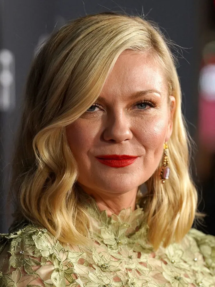Kirsten Dunst - How to slim down a square face
