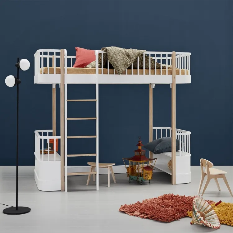 lit cabane avec barriere chambre d'enfant