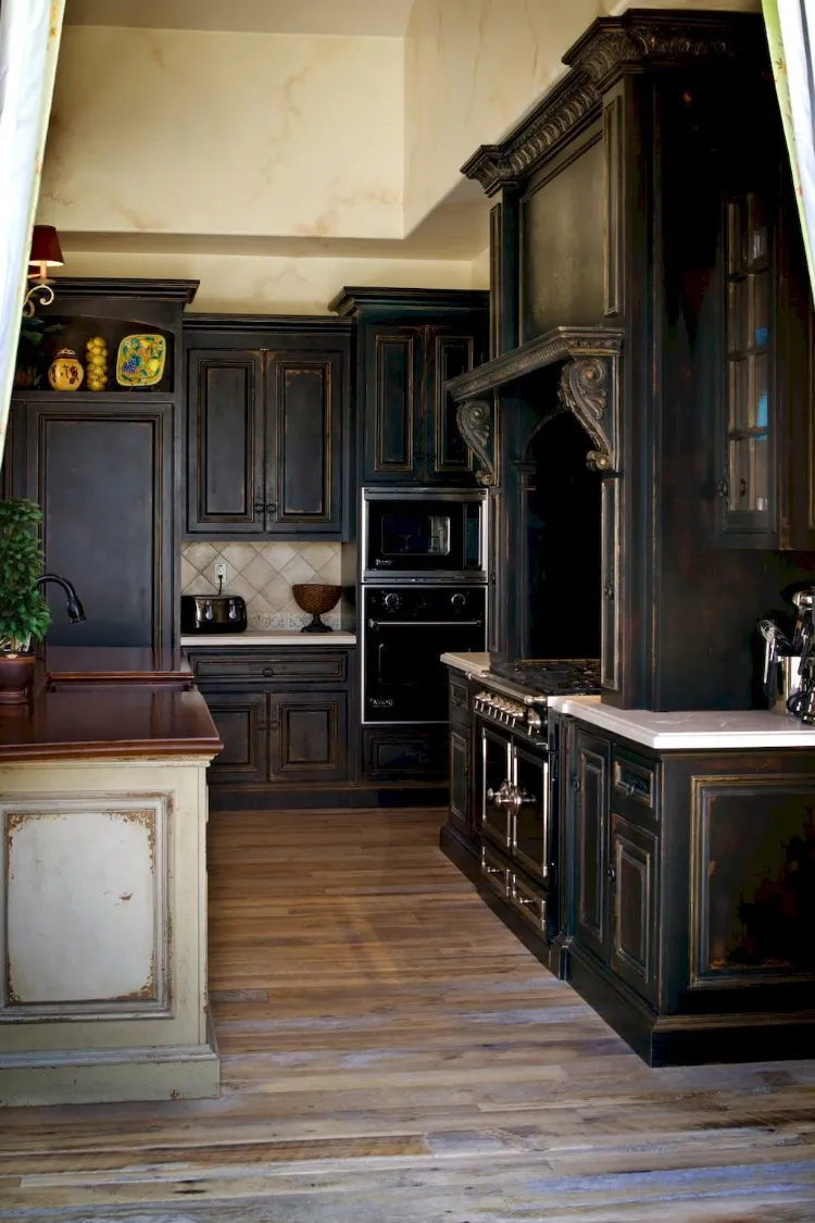 meubles massifs décoration noire cuisine gothique tendance Pinterest 2022