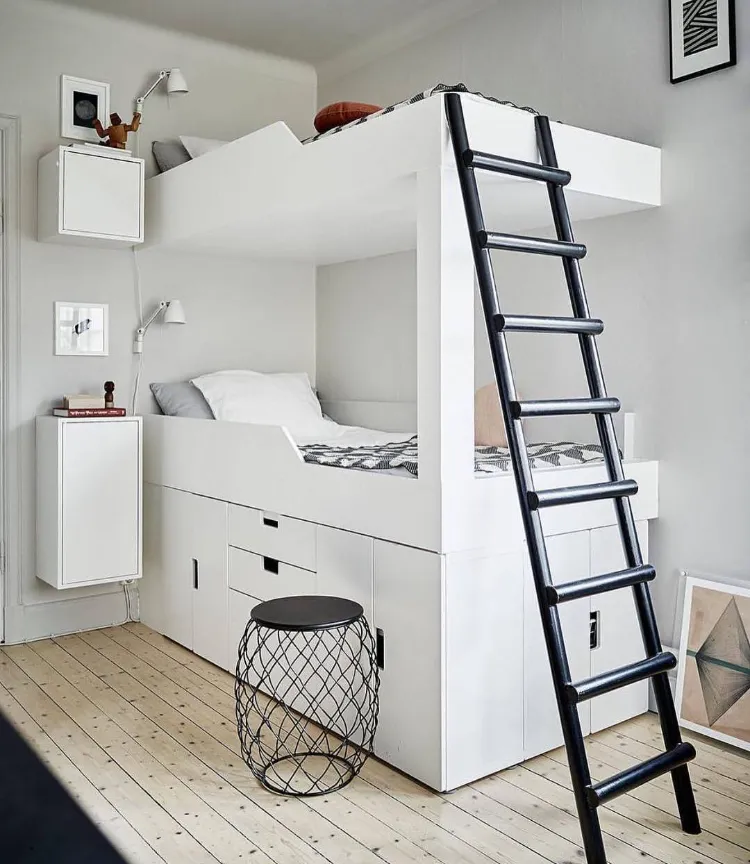 petite chambre pour deux enfants lits superposés avec rangement pratique