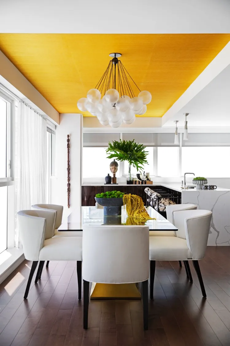 plafond papier peint jaune tendance deco salle a manger 2022 couleur