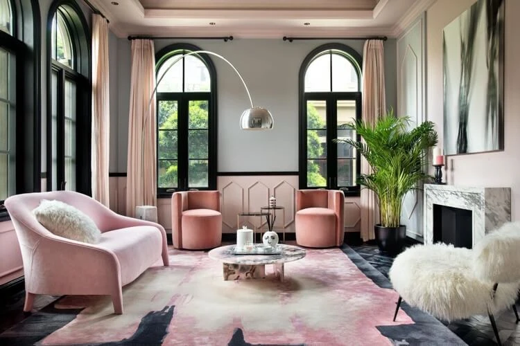 tapis tendance 2022 en peluche douceur luxueuse salon gris et rose