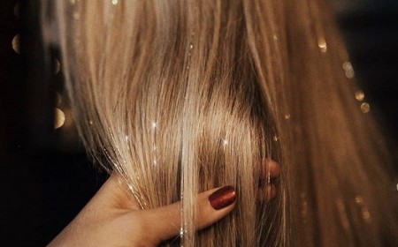tendance cheveux fantaisie fairy hair brins paillettes guirlandes filles ados