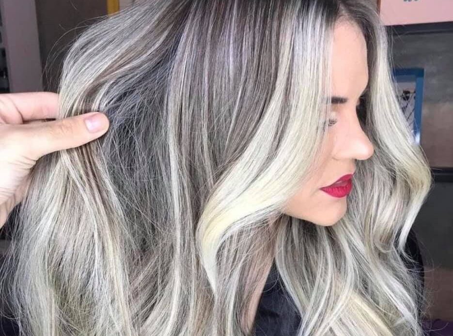 Le balayage blond polaire sur brune expliqué - tout savoir sur la colo