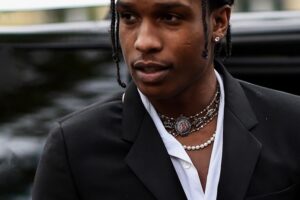 top modèles bijoux homme tendance 2022 printemps été