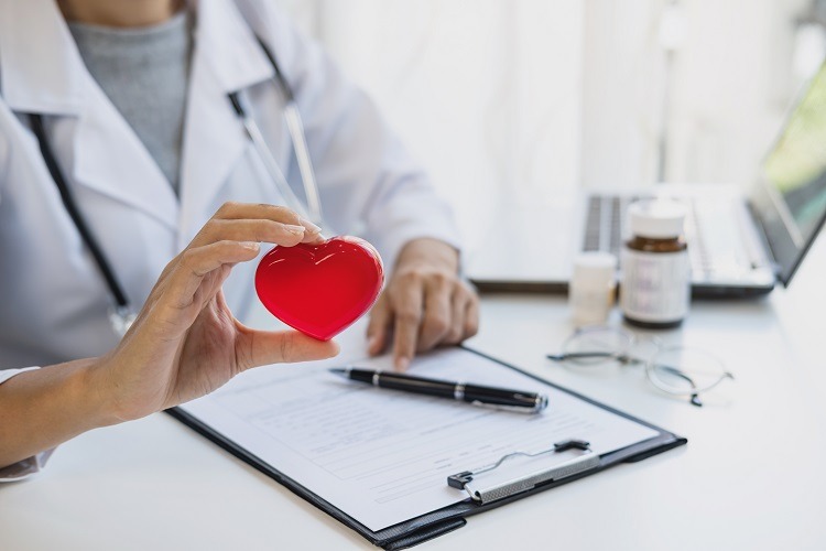 Covid long risque accru de maladie cardiovasculaire formes graves et legeres etude scientifique