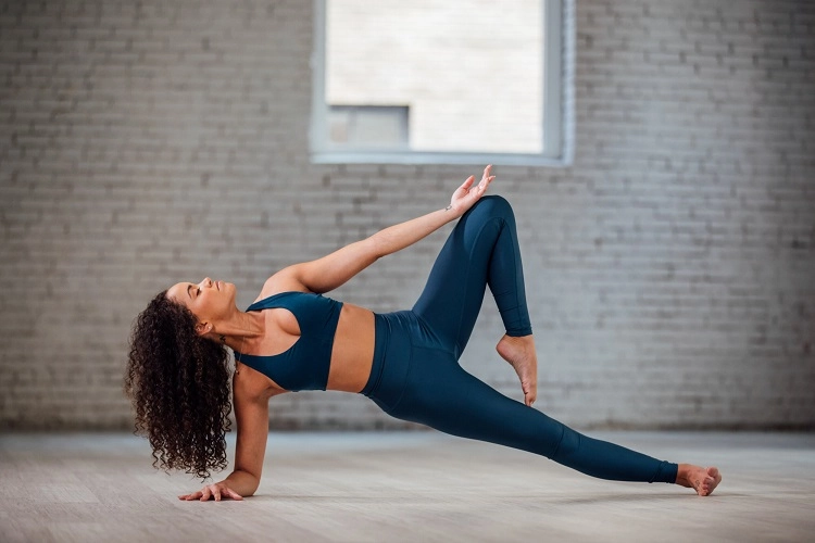 Plank de côté le yoga peut il aider a maigrir