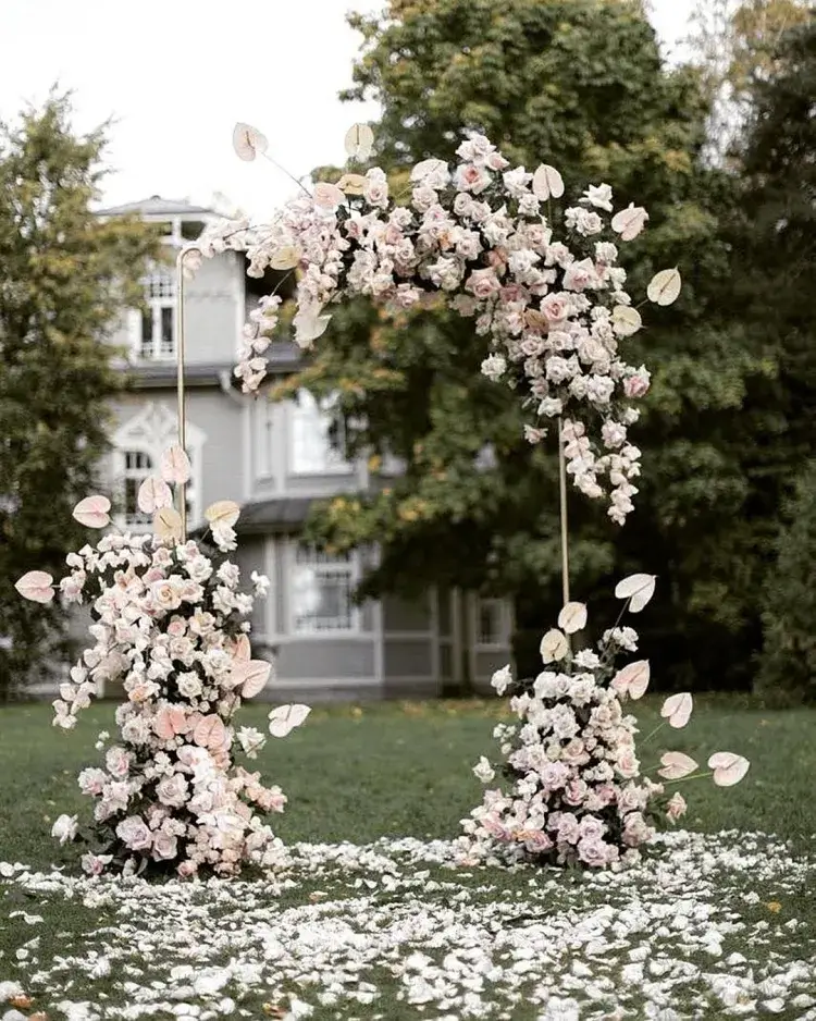 arche de fleurs vintage mariage printemps 2022
