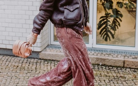 comment porter le pantalon en velours femme large effet usé blouson cuir idée Mango
