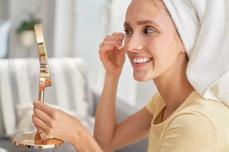 comment prendre soin de la peau grasse bons gestes à adopter choix de maquillage se démaquiller avant de se coucher
