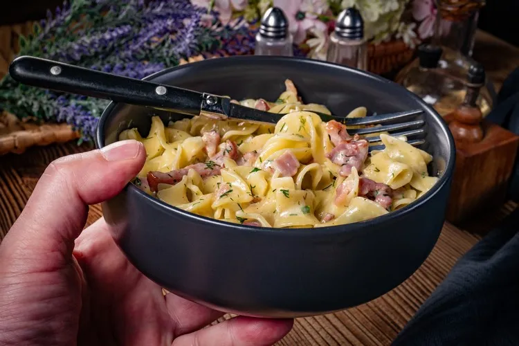 Real recipes on how to make pasta carborara