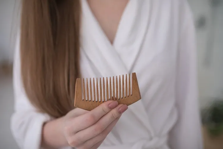 comment se secher les cheveux correctement les étapes à suivre bons gestes capillaires