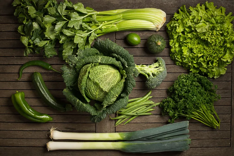 consommer légumes feuilles vert foncé manger sainement diète longévité top aliments
