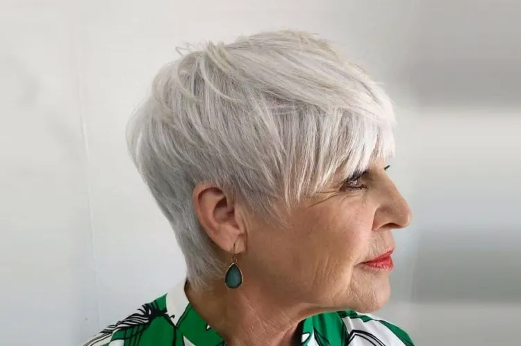 coupe de cheveux gris courts magnifique mélange nuances