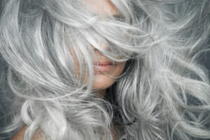 coupe de cheveux gris style coiffure harmoniser
