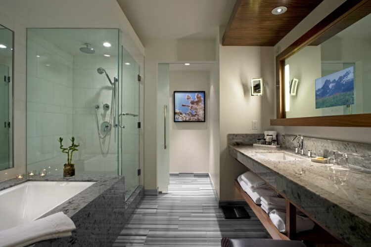 déco salle de bain en longueur avec baignoire