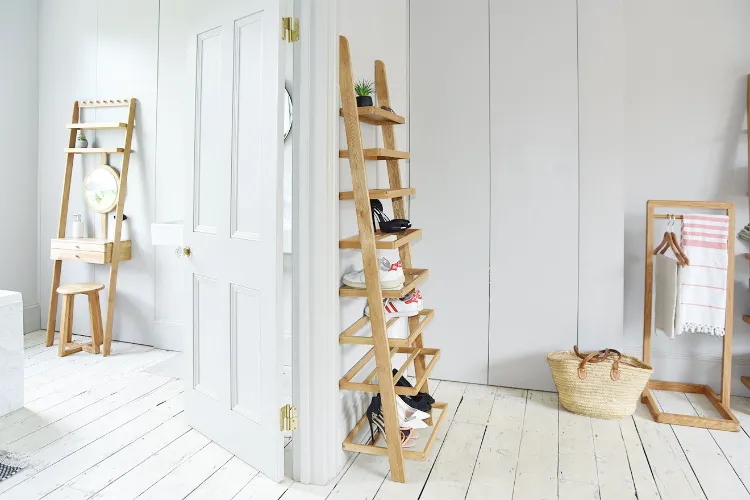 échelle en bois rangement chaussure fonctionnel décoratif gain de place