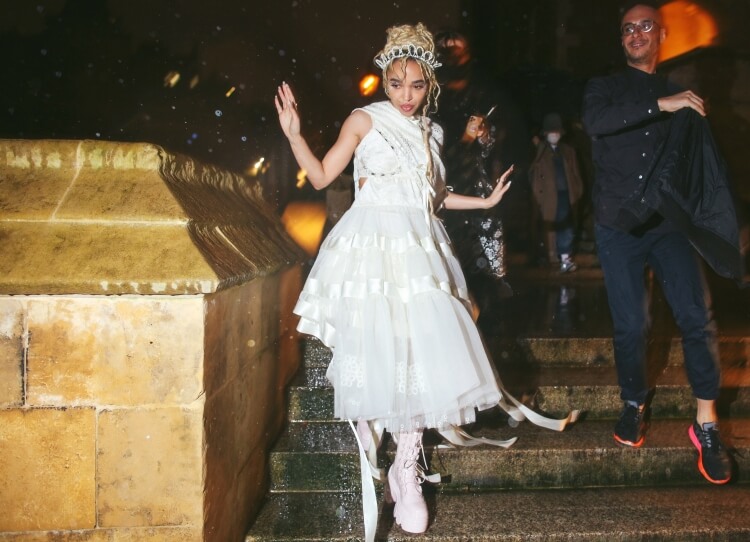 fashion week londres 2022 tenue FKA Twigs