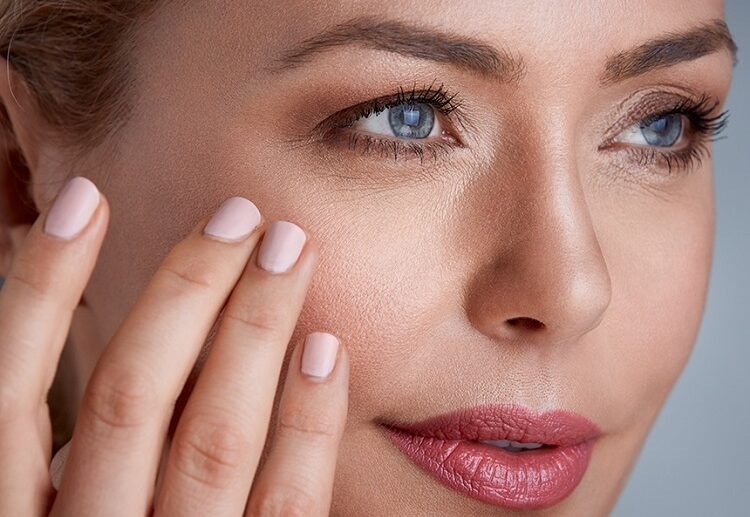 ingrédient secret soins anti-âge recommandés par les chirurgiens esthétiques peau visage femme 50 ans