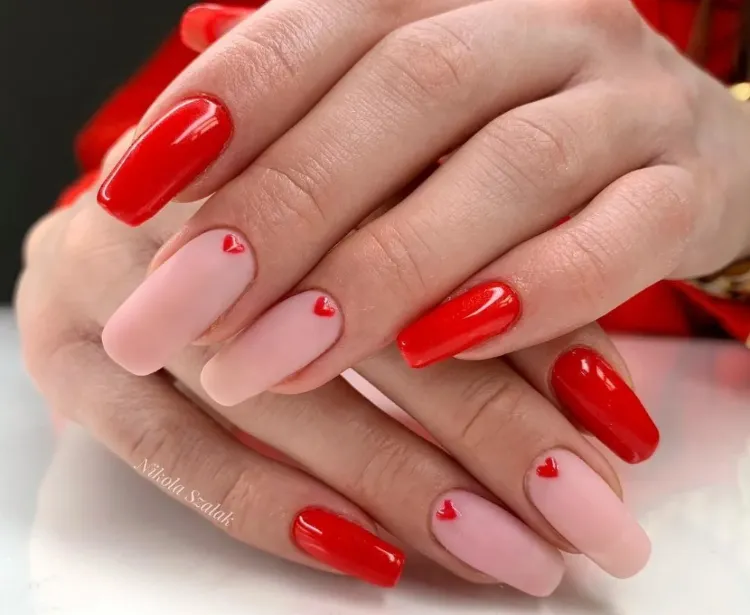 manucure rouge et rose pastel spécial Saint Valentin idée nail art