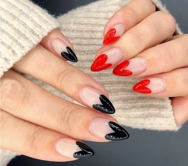 manucures spéciales Saint Valentin idée nail art noir et rouge coeurs