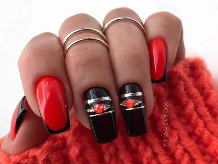 nail art noir et rouge diées manucures spéciales Saint Valentin 2022