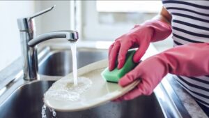 que nettoyer avec du liquide-vaisselle éliminer graisse éviter bactéries