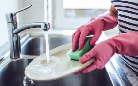que nettoyer avec du liquide-vaisselle éliminer graisse éviter bactéries